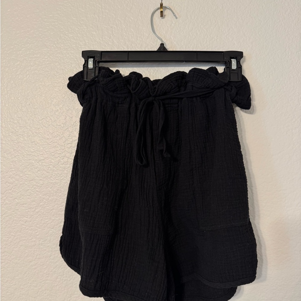Splendid Black Linen like Ruffled Shorts